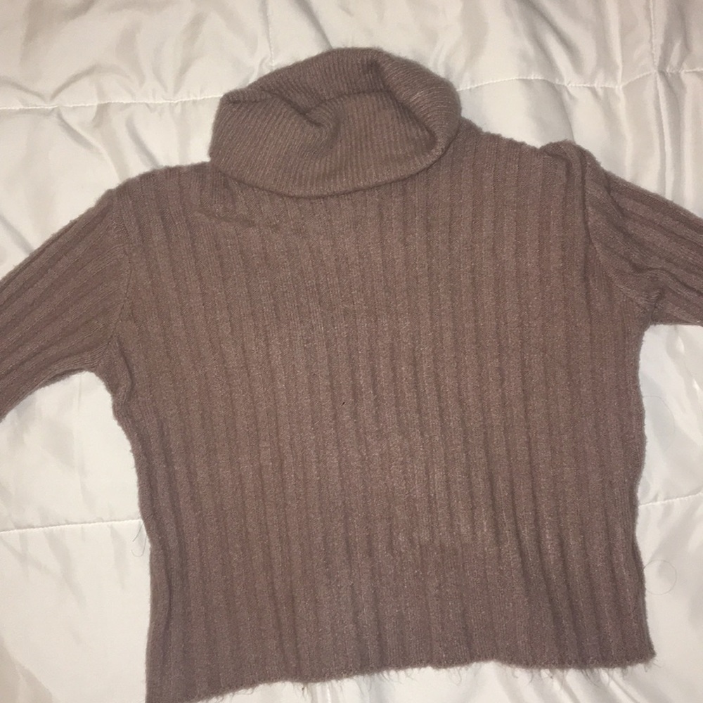 Cropped turtle neck